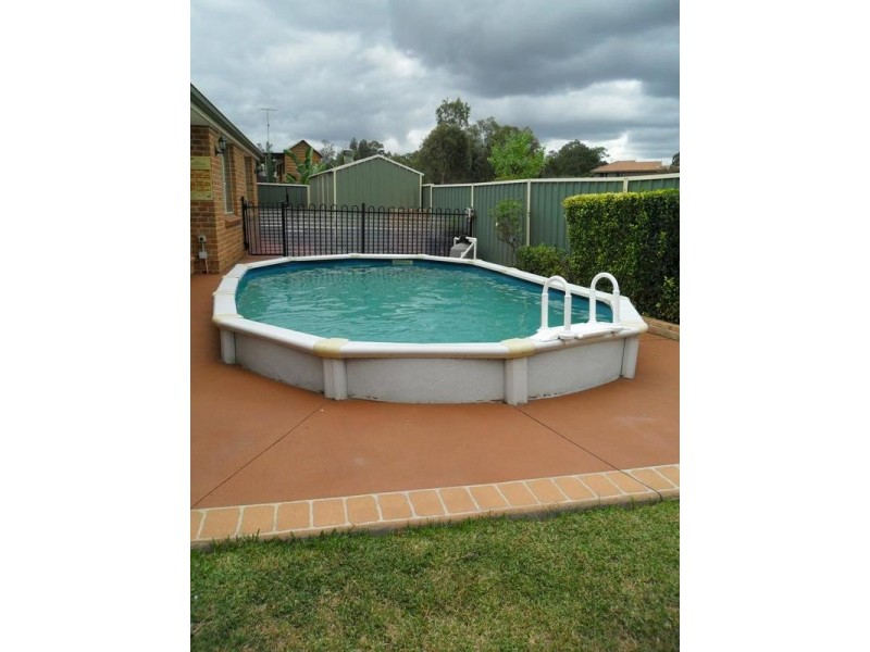 35 Whitehaven Ave, Quakers Hill NSW 2763