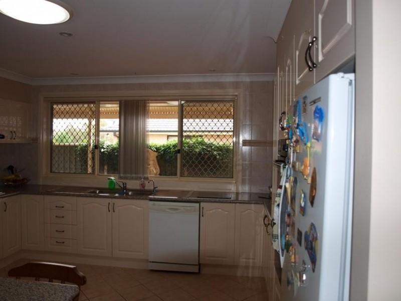 35 Whitehaven Ave, Quakers Hill NSW 2763