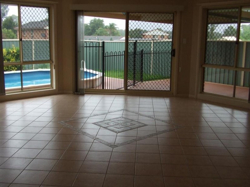 35 Whitehaven Ave, Quakers Hill NSW 2763