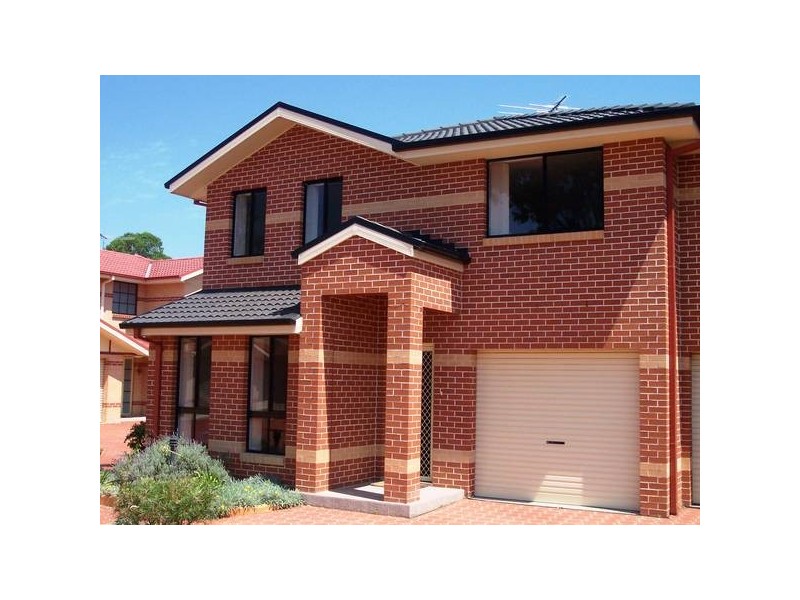 2/10 Lovegrove Drive, Quakers Hill NSW 2763