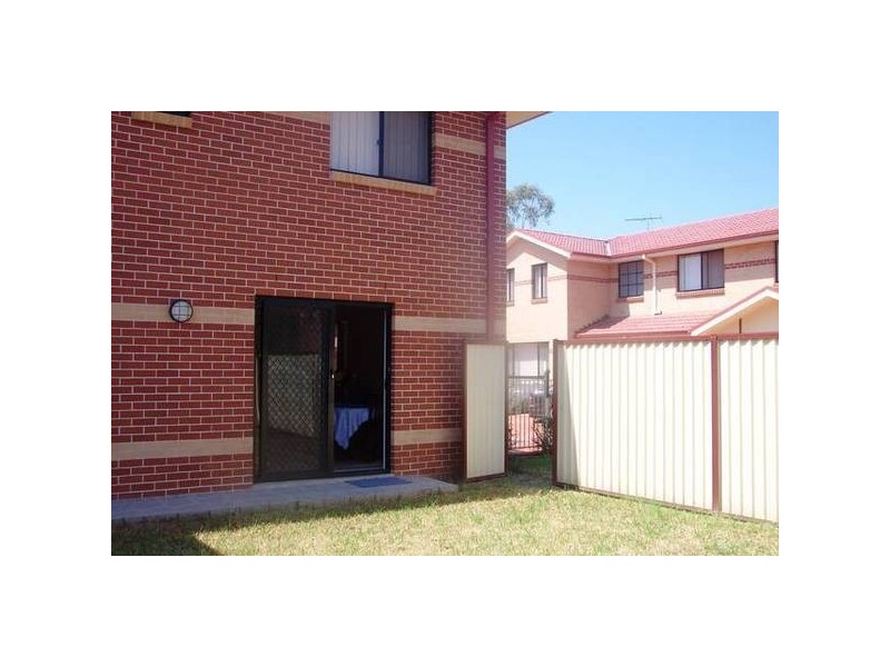 2/10 Lovegrove Drive, Quakers Hill NSW 2763
