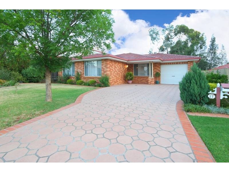 17 Jirang Place, Glenmore Park NSW 2745