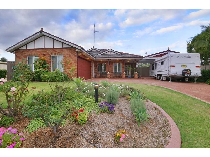 13 The Lakes Drive, Glenmore Park NSW 2745