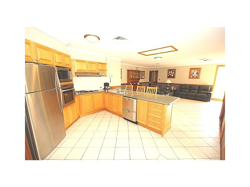 27 Ridgetop Drive, Glenmore Park NSW 2745