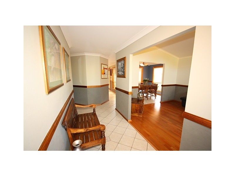 27 Ridgetop Drive, Glenmore Park NSW 2745