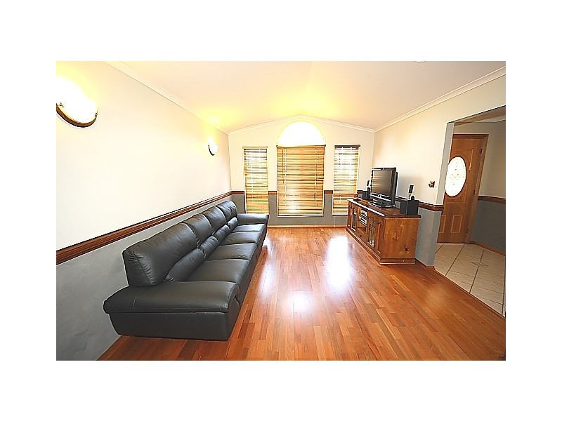 27 Ridgetop Drive, Glenmore Park NSW 2745