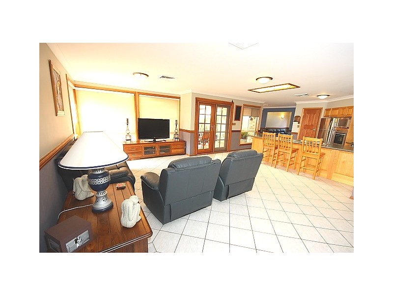 27 Ridgetop Drive, Glenmore Park NSW 2745