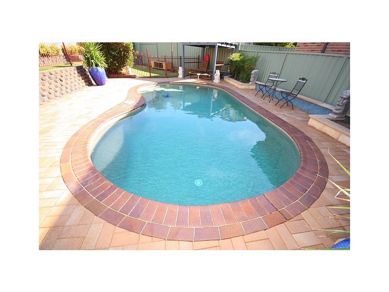 27 Ridgetop Drive, Glenmore Park NSW 2745