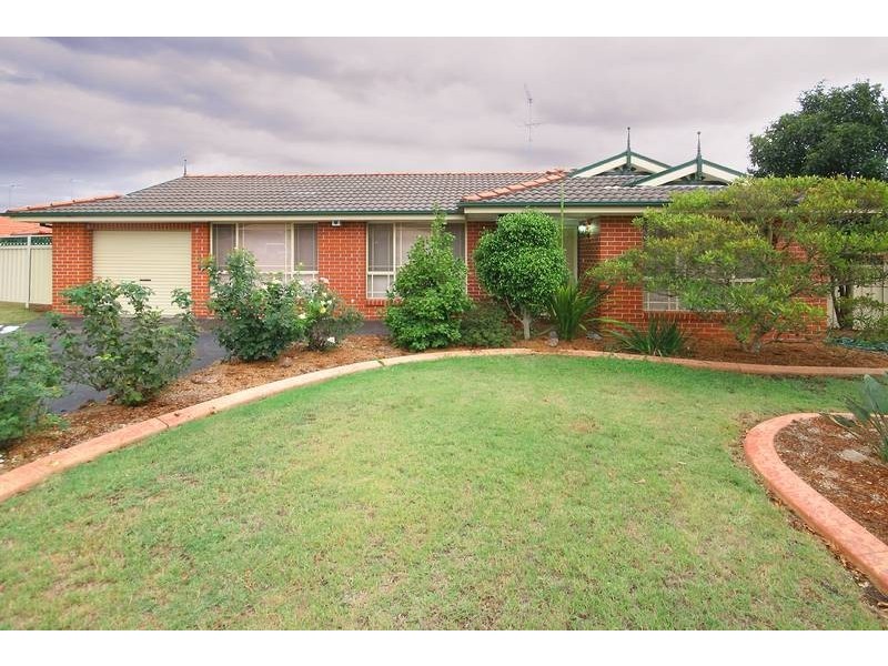 13 Woodlands Drive, Glenmore Park NSW 2745