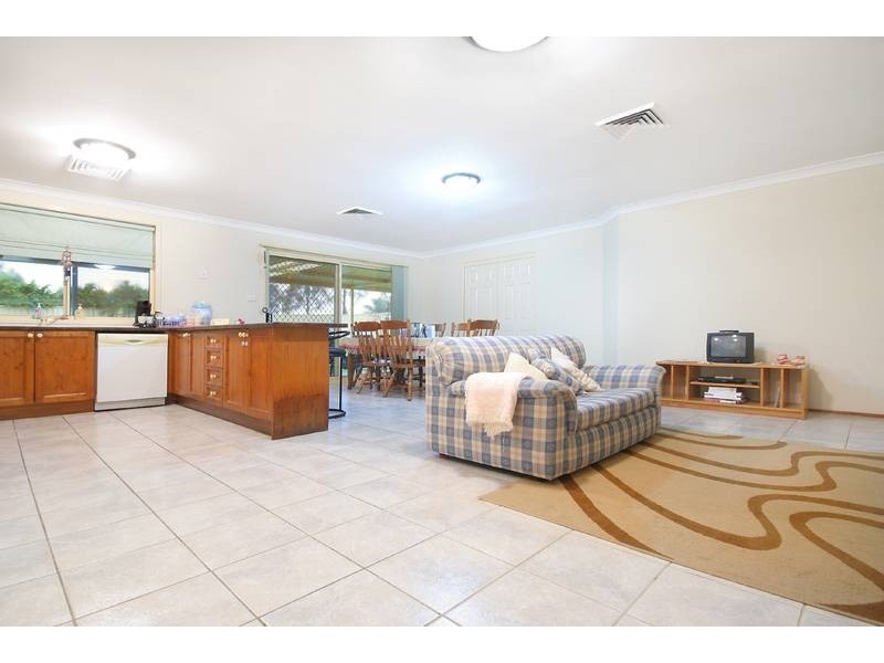 7 Binnet Place, Glenmore Park NSW 2745