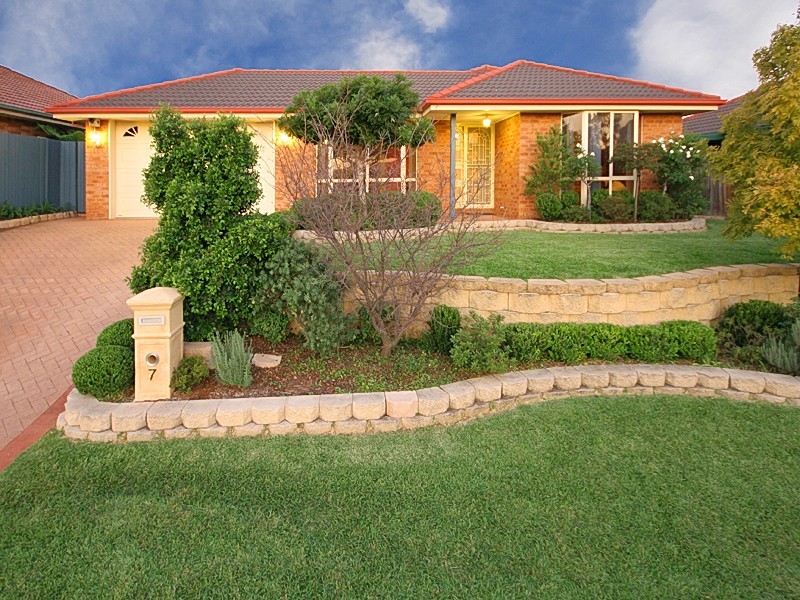 7 Woburn Place, Glenmore Park NSW 2745