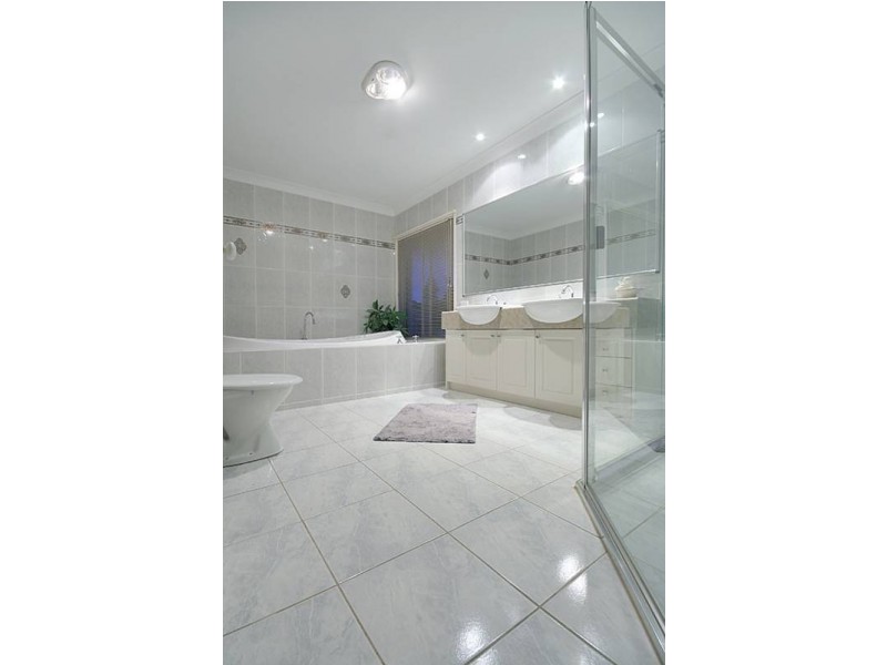 7 Kingsfield Ave, Glenmore Park NSW 2745