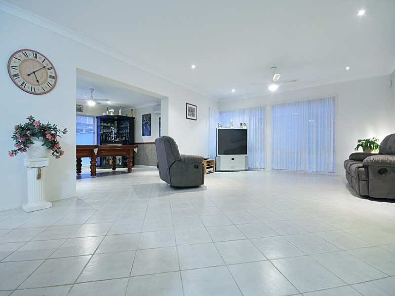 7 Kingsfield Ave, Glenmore Park NSW 2745