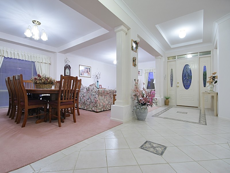 7 Kingsfield Ave, Glenmore Park NSW 2745