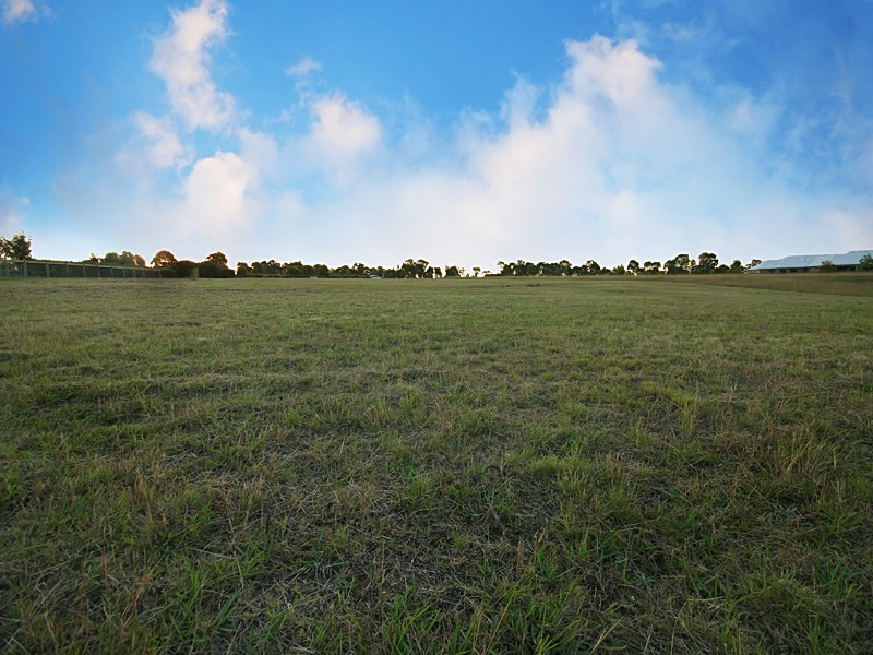 8 Portrush Cres, Luddenham NSW 2745