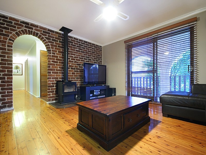 11 Currawong Cres, Leonay NSW 2750