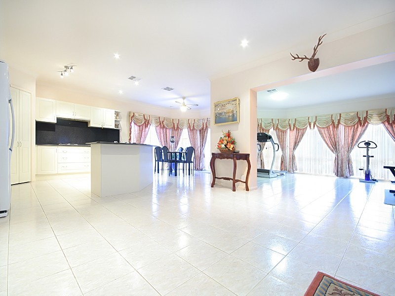 14 Bangalla Pde, Glenmore Park NSW 2745