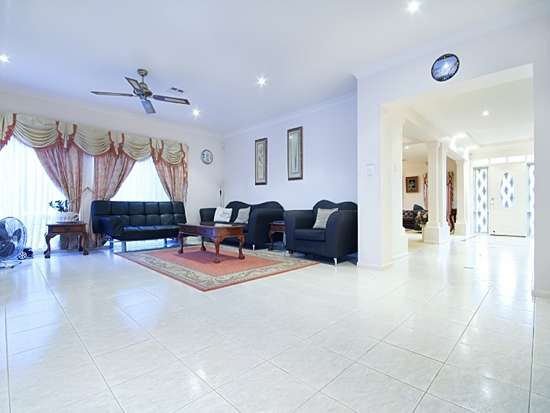 14 Bangalla Pde, Glenmore Park NSW 2745