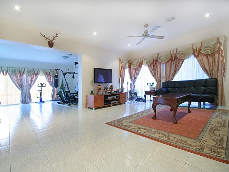 14 Bangalla Pde, Glenmore Park NSW 2745