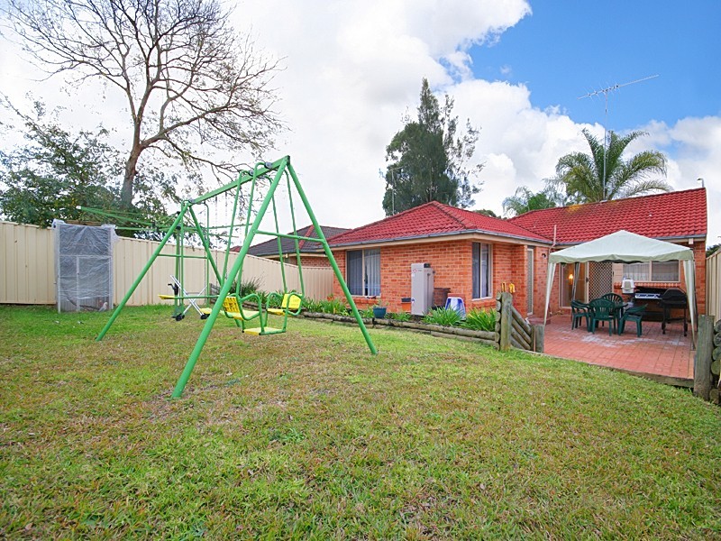 15 Ferntree Close, Glenmore Park NSW 2745