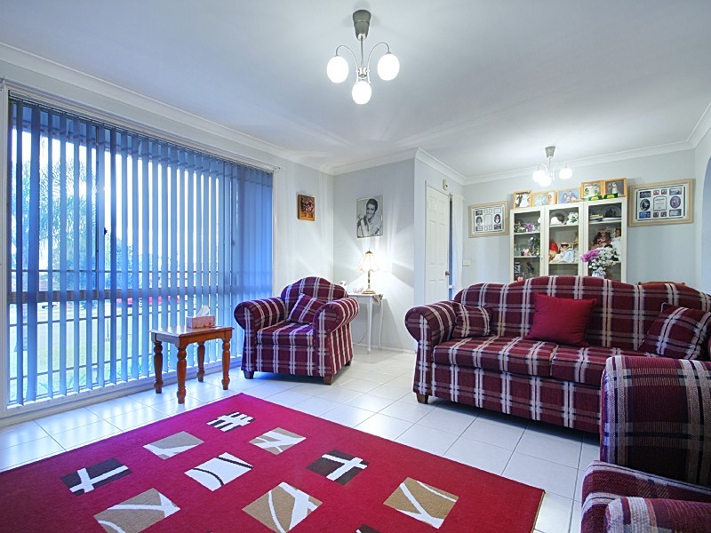 15 Ferntree Close, Glenmore Park NSW 2745