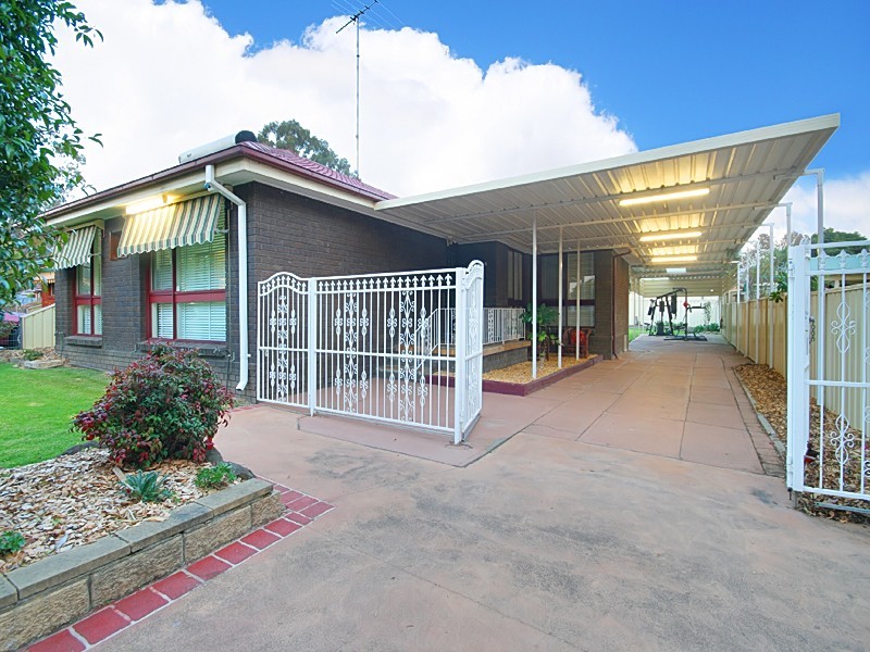 18 Michele Avenue, Cambridge Park NSW 2747