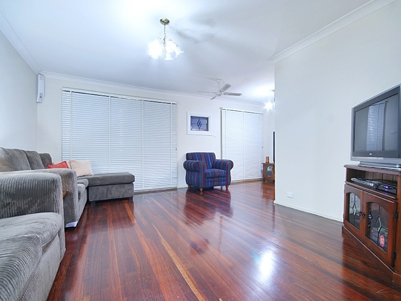 18 Michele Avenue, Cambridge Park NSW 2747