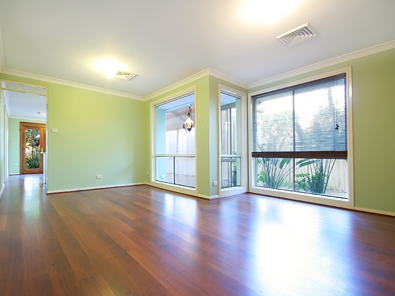 8 Dutba Place, Glenmore Park NSW 2745