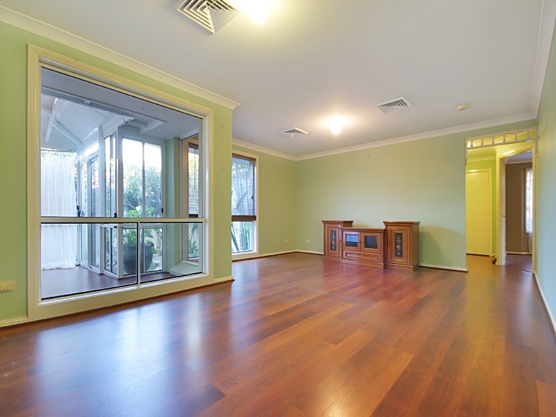 8 Dutba Place, Glenmore Park NSW 2745