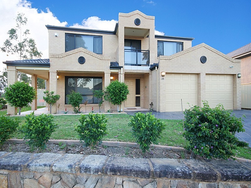 25 Kingsfield Avenue, Glenmore Park NSW 2745