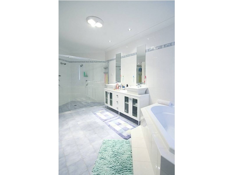 25 Kingsfield Avenue, Glenmore Park NSW 2745