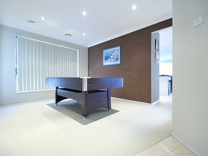 25 Kingsfield Avenue, Glenmore Park NSW 2745