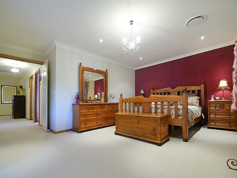 6 Karingal Court, Glenmore Park NSW 2745