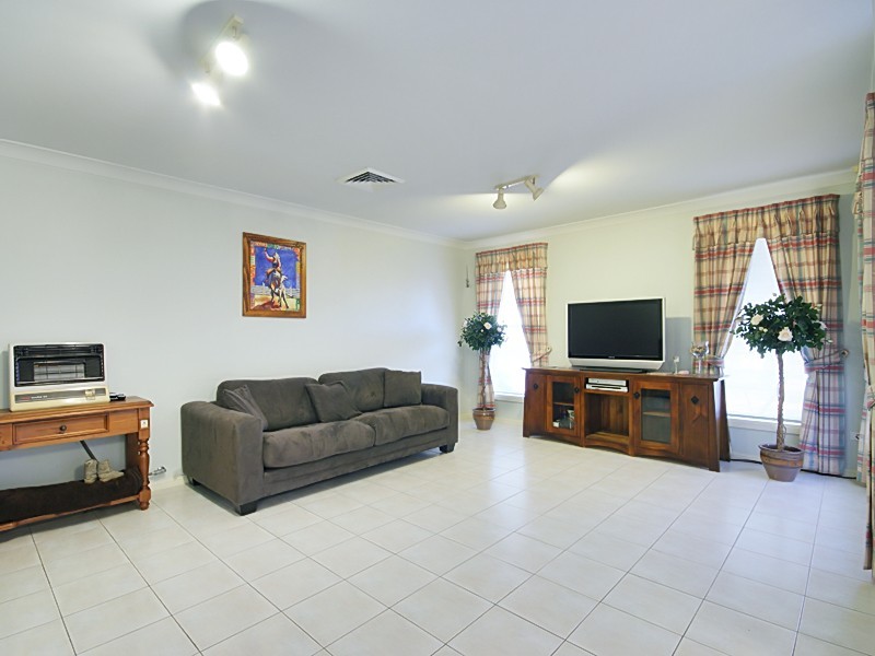 4 Jimbi Place, Glenmore Park NSW 2745