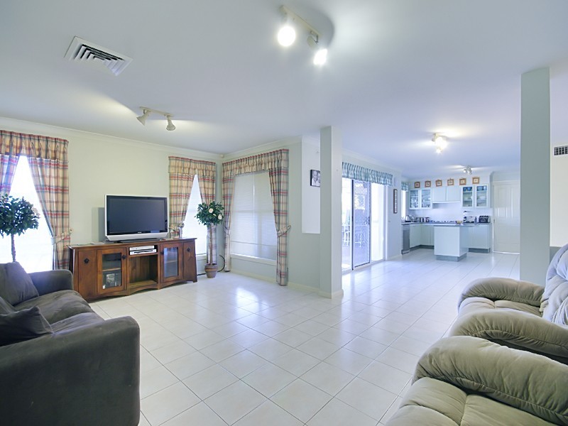 4 Jimbi Place, Glenmore Park NSW 2745