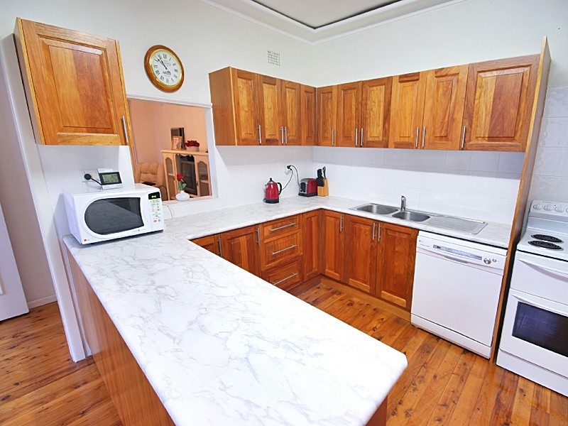 63 Bringelly Rd, Kingswood NSW 2747