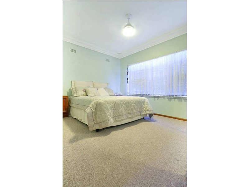 63 Bringelly Rd, Kingswood NSW 2747