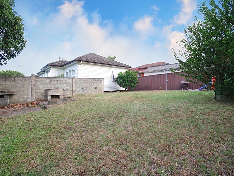 63 Bringelly Rd, Kingswood NSW 2747