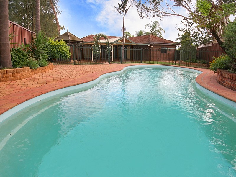 4 Don Close, St Clair NSW 2759