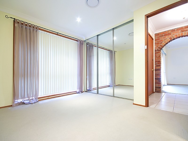 4 Don Close, St Clair NSW 2759