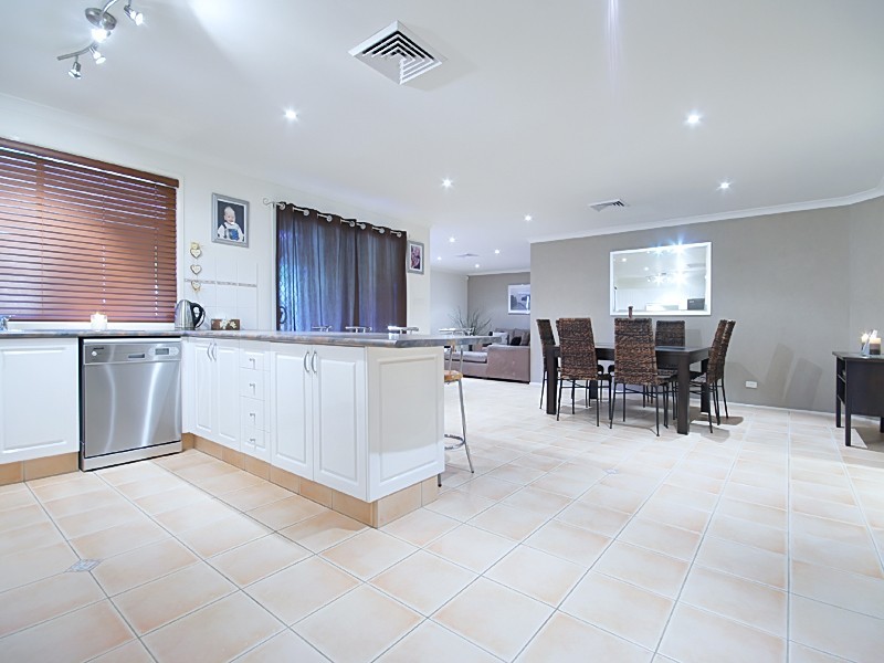 16 Shearwater Drive, Glenmore Park NSW 2745