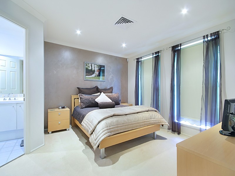 16 Shearwater Drive, Glenmore Park NSW 2745