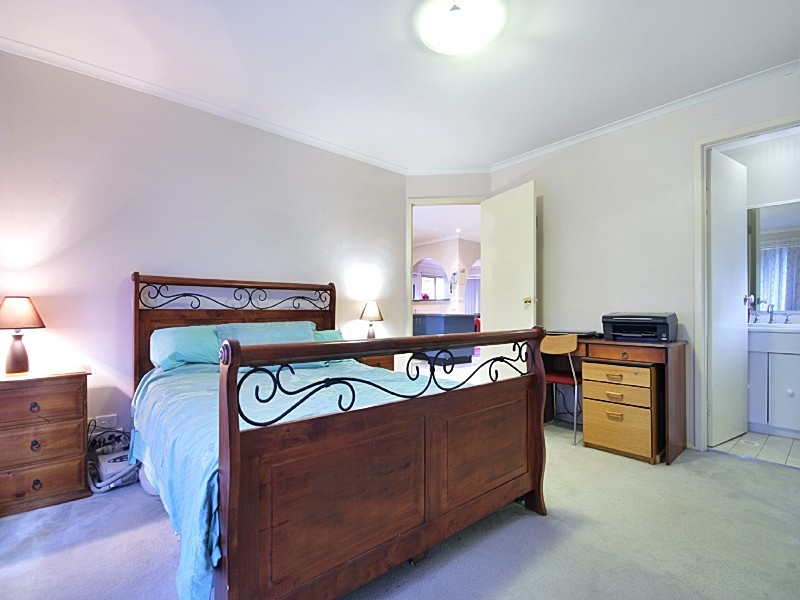 2 Spinosa Place, Glenmore Park NSW 2745