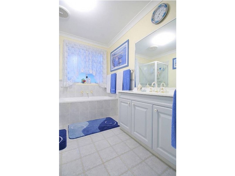 11 Coolabah Cres, Glenmore Park NSW 2745