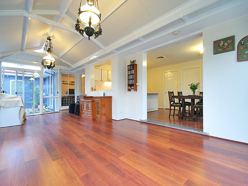 8 Dutba Place, Glenmore Park NSW 2745