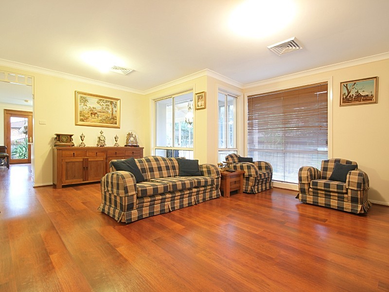 8 Dutba Place, Glenmore Park NSW 2745