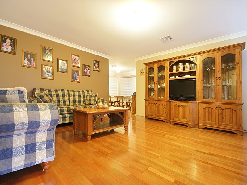 6 Binnet Place, Glenmore Park NSW 2745