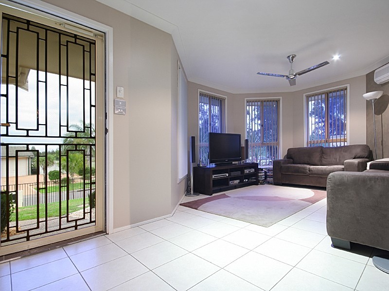 2 Lehmann Place, Glenmore Park NSW 2745