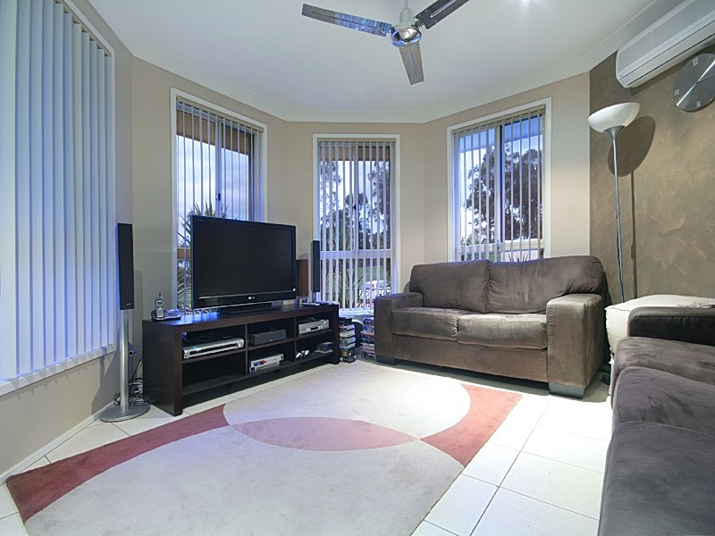 2 Lehmann Place, Glenmore Park NSW 2745