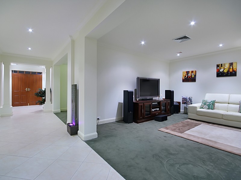 61 Ridgetop Drive, Glenmore Park NSW 2745